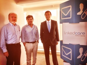  Hans-Erhard Reiter e Nuno Pacheco, fundadores da linkedcare, ao lado de Ricardo Baptista Leite