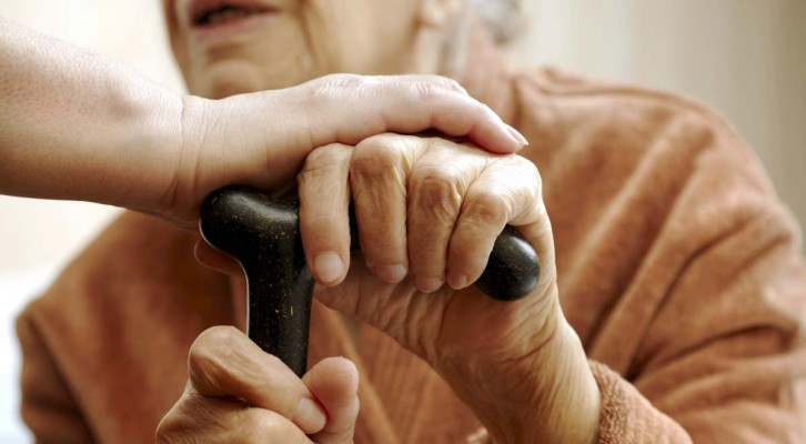 Metade dos idosos vítimas de violência sofrem de negligência 