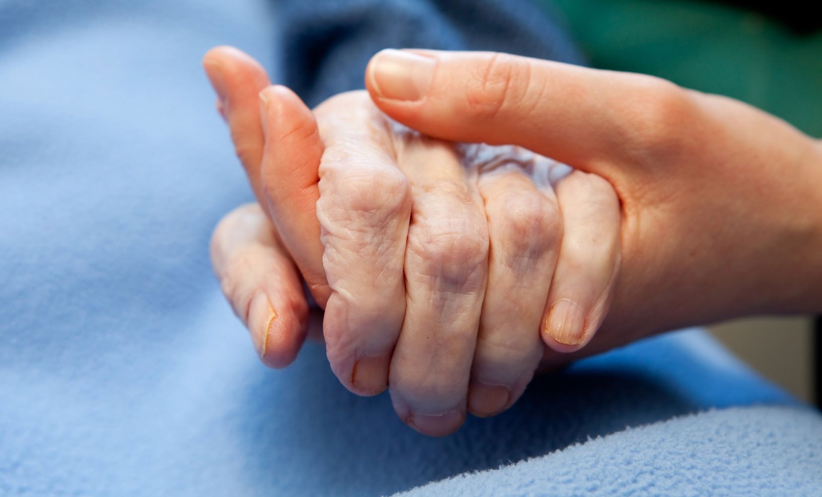 Mais de 17 mil utentes e profissionais da rede de cuidados continuados com 1.ª dose da vacina