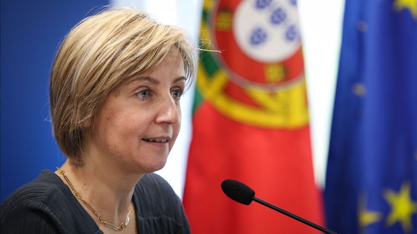 Ministra da Saúde admite reorganização nas urgências e redistribuição de recursos